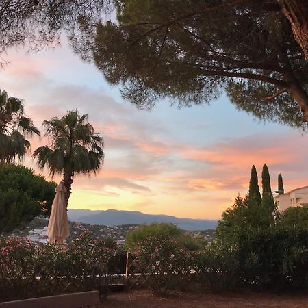 Haus Mit Garten Ueber Der Bucht Von Cannes Vallauris Extérieur photo
